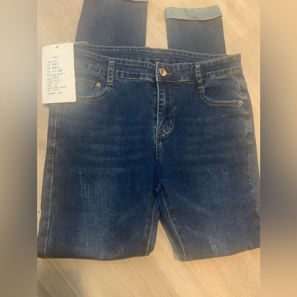 W blue jeans